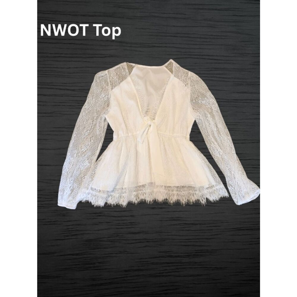 White Lace Lined Top Brand Unknown, New without tags. Very Pretty